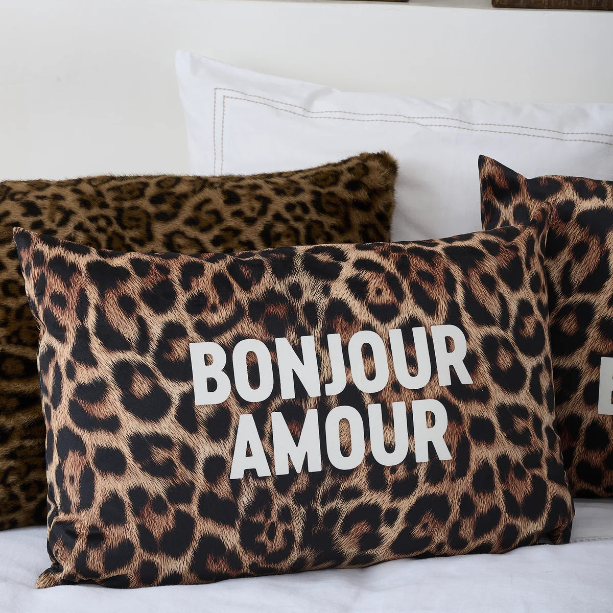 COUSSIN VELOURS BONJOUR AMOUR LEOPARD - 40X60CM
