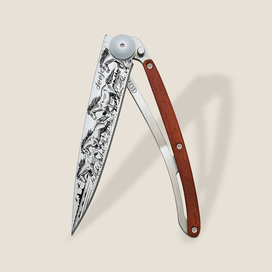COUTEAU DE POCHE 37GR DEEJO BOIS CORAIL - CHEVAUX SAUVAGES