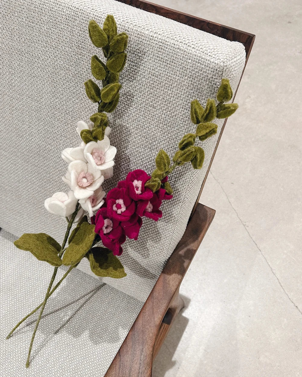 BRANCHE DE ROSE TREMIERE - FEUTRINE BLANCHE