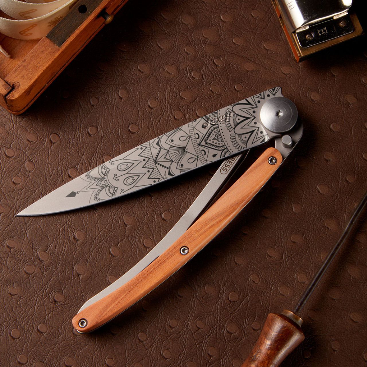 COUTEAU DE POCHE 37GR DEEJO GENEVRIER - MANDALA