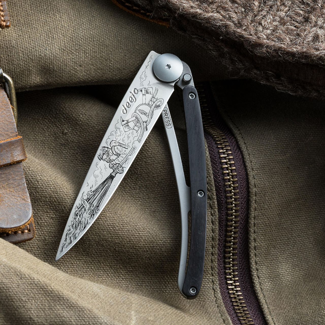 COUTEAU DE POCHE 37GR DEEJO EBENE - POMPIER