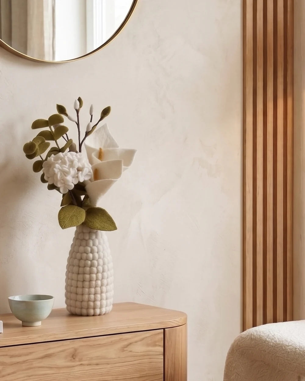 VASE BOULE DECORATIF BLANC - LAINE FEUTREE
