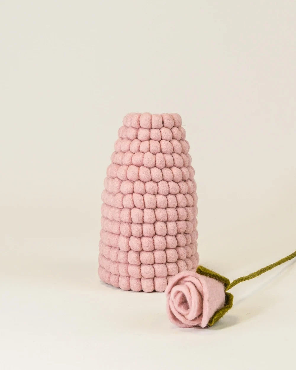 VASE BOULE DECORATIF ROSE - LAINE FEUTREE